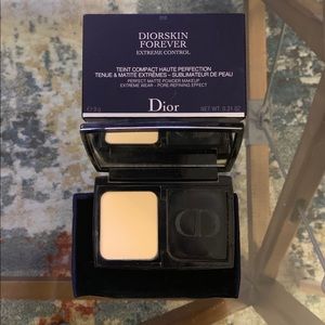 Dior Forever Matte Powder Foundation in 010